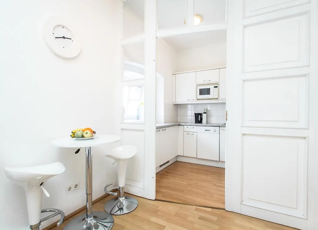 Sweet Living Oper Apartment Vienna 0*,
