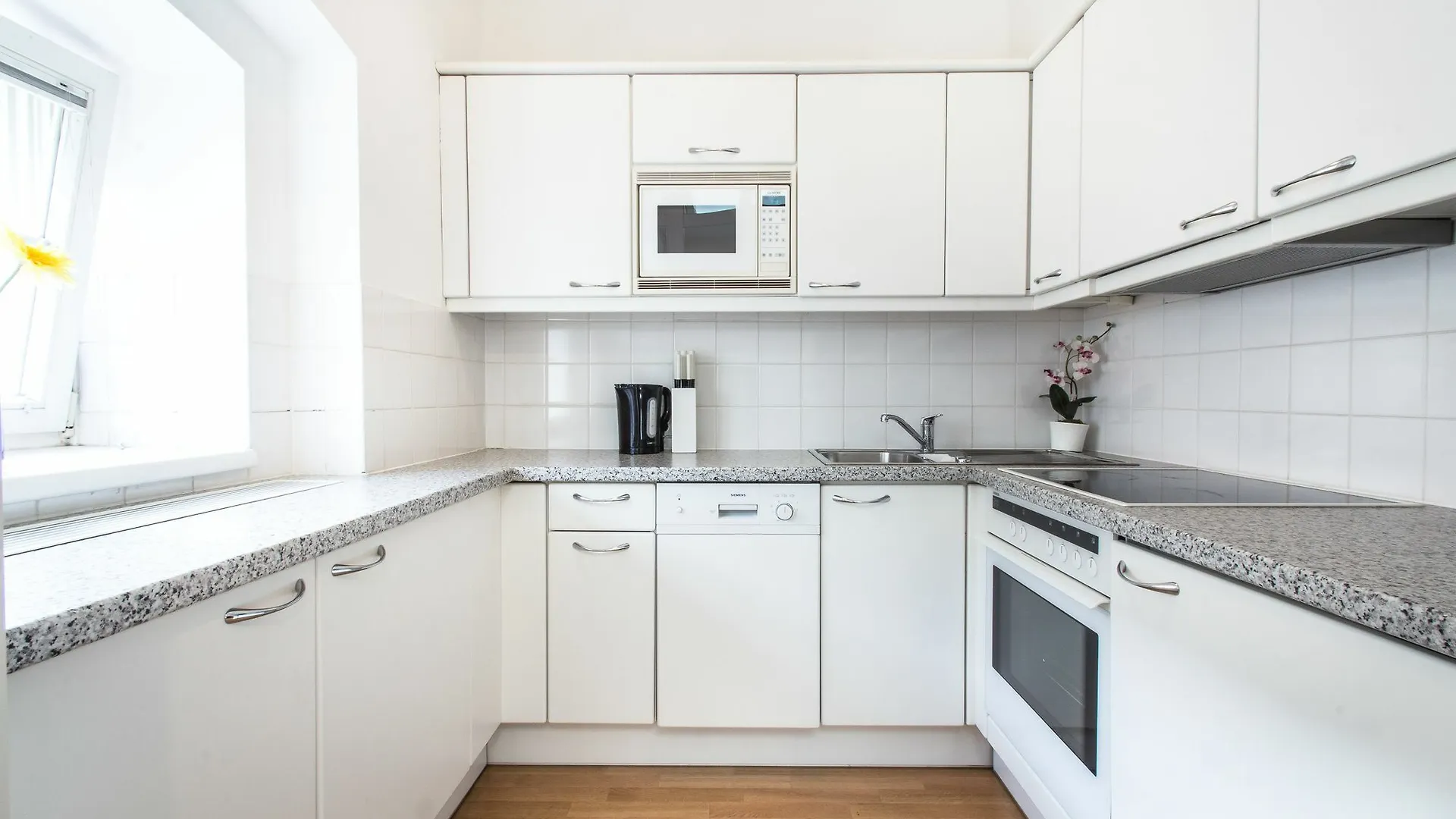 Sweet Living Oper Apartment Vienna 0*,  Austria
